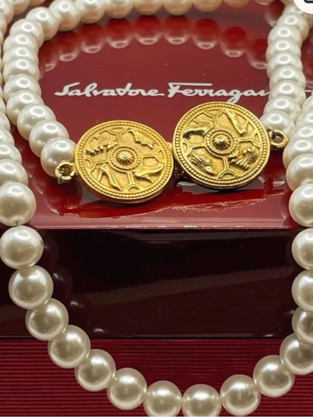 S Salvatore Ferragamo Italy Long Pearl Couture Necklace Gold Shoe Design